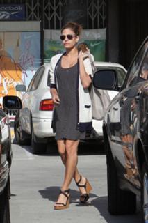 Eva Mendes feet photo thumbnail