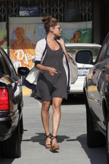 Eva Mendes feet photo thumbnail