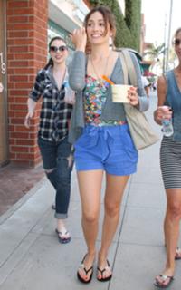 Emmy Rossum feet photo thumbnail