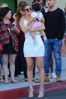 Maria Menounos feet photo thumbnail