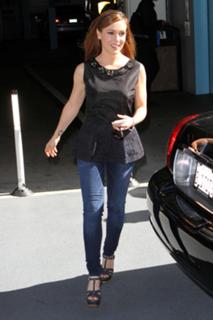 Alyssa Milano feet photo thumbnail