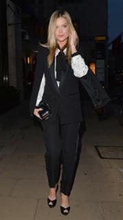 Laura Whitmore feet photo thumbnail