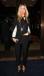 Laura Whitmore feet photo thumbnail