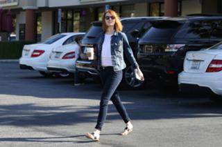 Emma Stone feet photo thumbnail