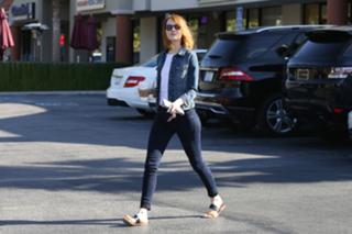 Emma Stone feet photo thumbnail