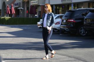 Emma Stone feet photo thumbnail
