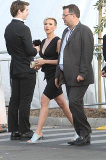 Scarlett Johansson feet photo thumbnail
