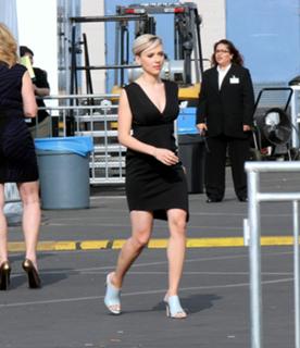 Scarlett Johansson feet photo thumbnail
