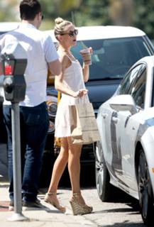 Kate Hudson feet photo thumbnail