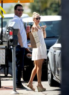 Kate Hudson feet photo thumbnail