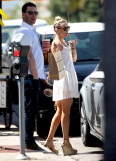 Kate Hudson feet photo thumbnail