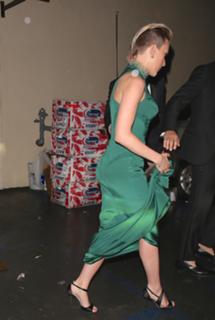 Scarlett Johansson feet photo thumbnail