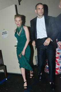 Scarlett Johansson feet photo thumbnail