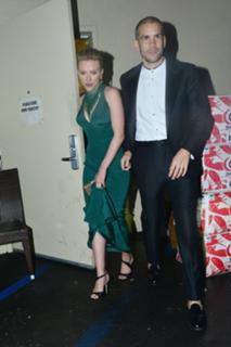 Scarlett Johansson feet photo thumbnail
