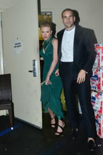Scarlett Johansson feet photo thumbnail