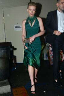 Scarlett Johansson feet photo thumbnail