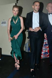 Scarlett Johansson feet photo thumbnail