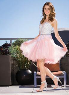 Laura Marano feet photo thumbnail