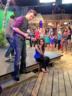 Laura Marano feet photo thumbnail