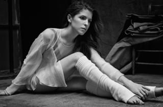 Anna Kendrick feet photo thumbnail