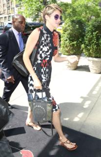 Shailene Woodley feet photo thumbnail