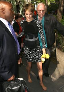 Shailene Woodley feet photo thumbnail