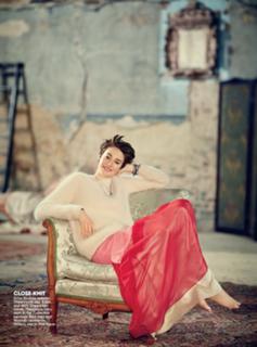 Shailene Woodley feet photo thumbnail