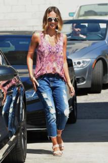 Jessica Alba feet photo thumbnail