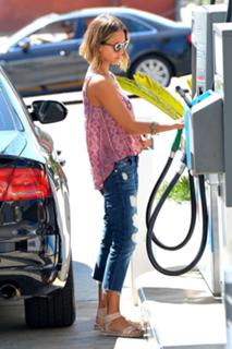 Jessica Alba feet photo thumbnail