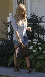 Ashley Tisdale feet photo thumbnail