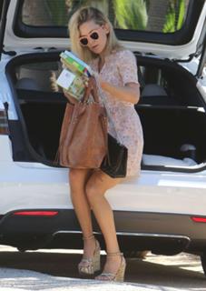 Kate Hudson feet photo thumbnail