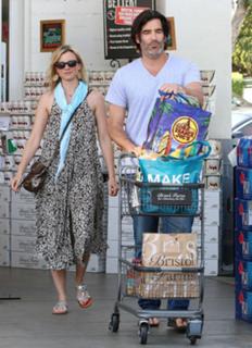 Amy Smart feet photo thumbnail