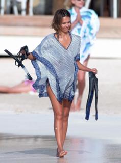 Jessica Alba feet photo thumbnail