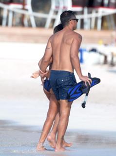 Jessica Alba feet photo thumbnail