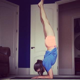Danica Patrick feet photo thumbnail