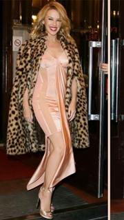 Kylie Minogue feet photo thumbnail