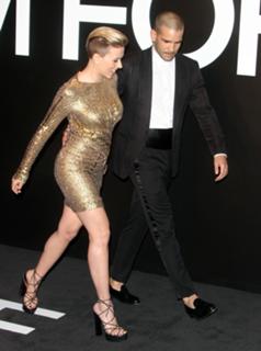 Scarlett Johansson feet photo thumbnail