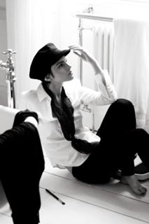 Emma Watson feet photo thumbnail
