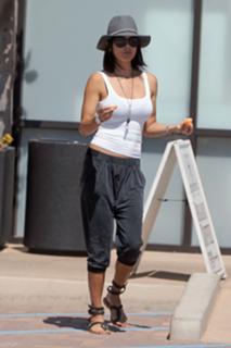 Brooke Burke feet photo thumbnail