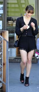 Katharine McPhee feet photo thumbnail