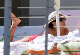 Eva Longoria feet photo thumbnail