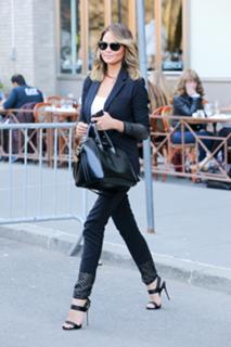 Chrissy Teigen feet photo thumbnail