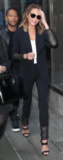 Chrissy Teigen feet photo thumbnail