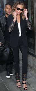 Chrissy Teigen feet photo thumbnail