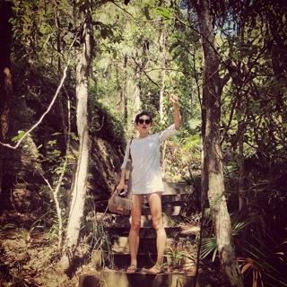 Phoebe Tonkin feet photo thumbnail