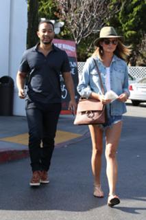 Chrissy Teigen feet photo thumbnail