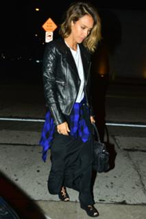 Jessica Alba feet photo thumbnail