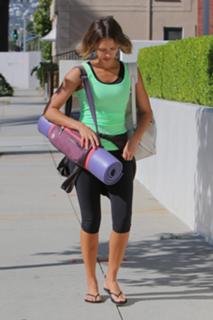 Jessica Alba feet photo thumbnail