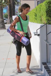 Jessica Alba feet photo thumbnail