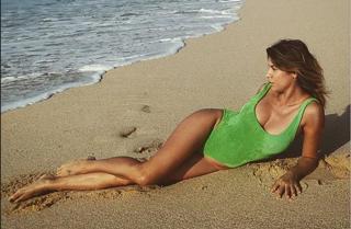 Elisabetta Canalis feet photo thumbnail